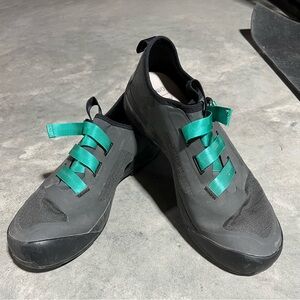 Arc’teryx Arakys Approach Shoes - Women Size 10